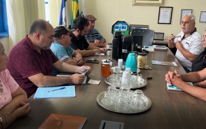 Prefeito Edinho se reúne com Líderes de Associações de Cerro Azul e Dr. Ulysses para tratar de Gestão Ambiental